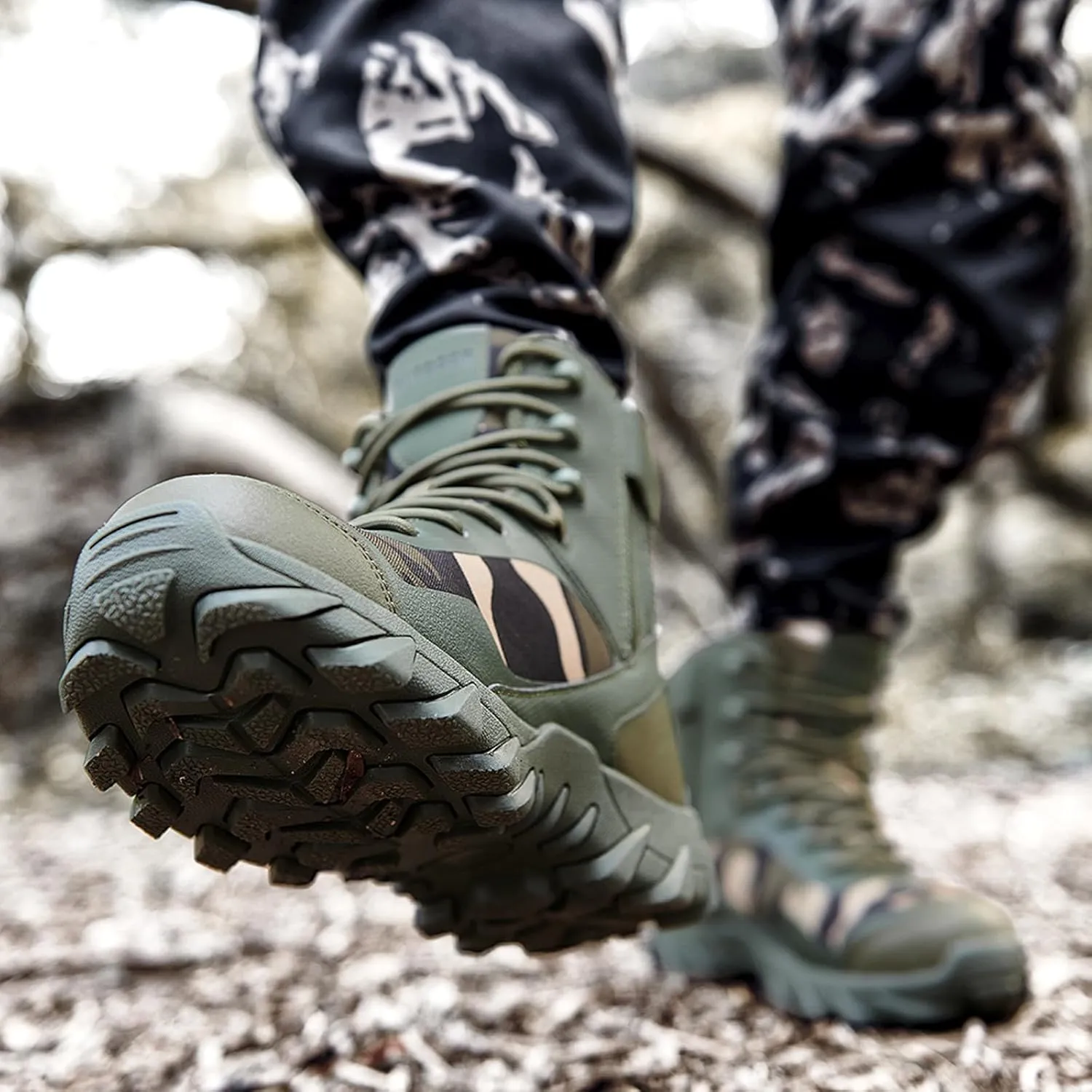Eliogn Men's Military Tactical Boots Combat Outdoor Walk Leather Lightweight Desert Boots