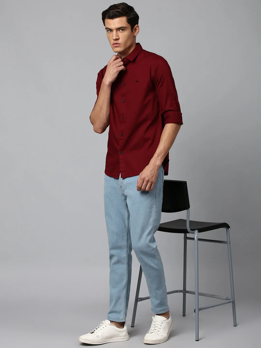 Men's Solid Dark Red Slim Fit Casual Shirt With Spread Collar