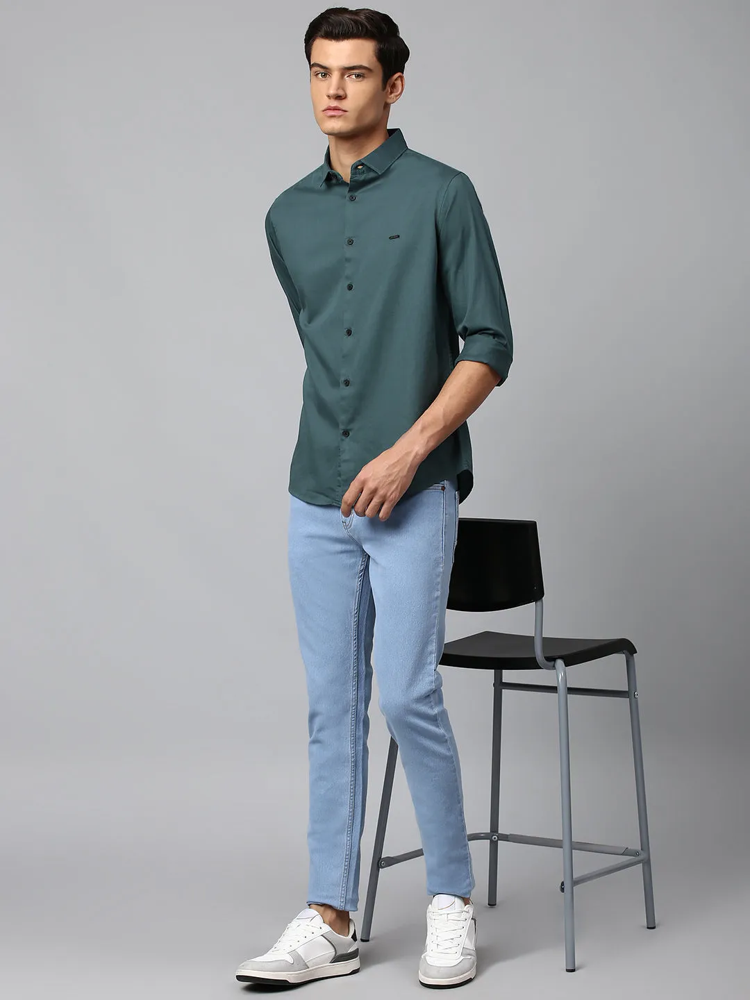 Men's Solid Teal Green Slim Fit Casual Shirt With Spread Collar