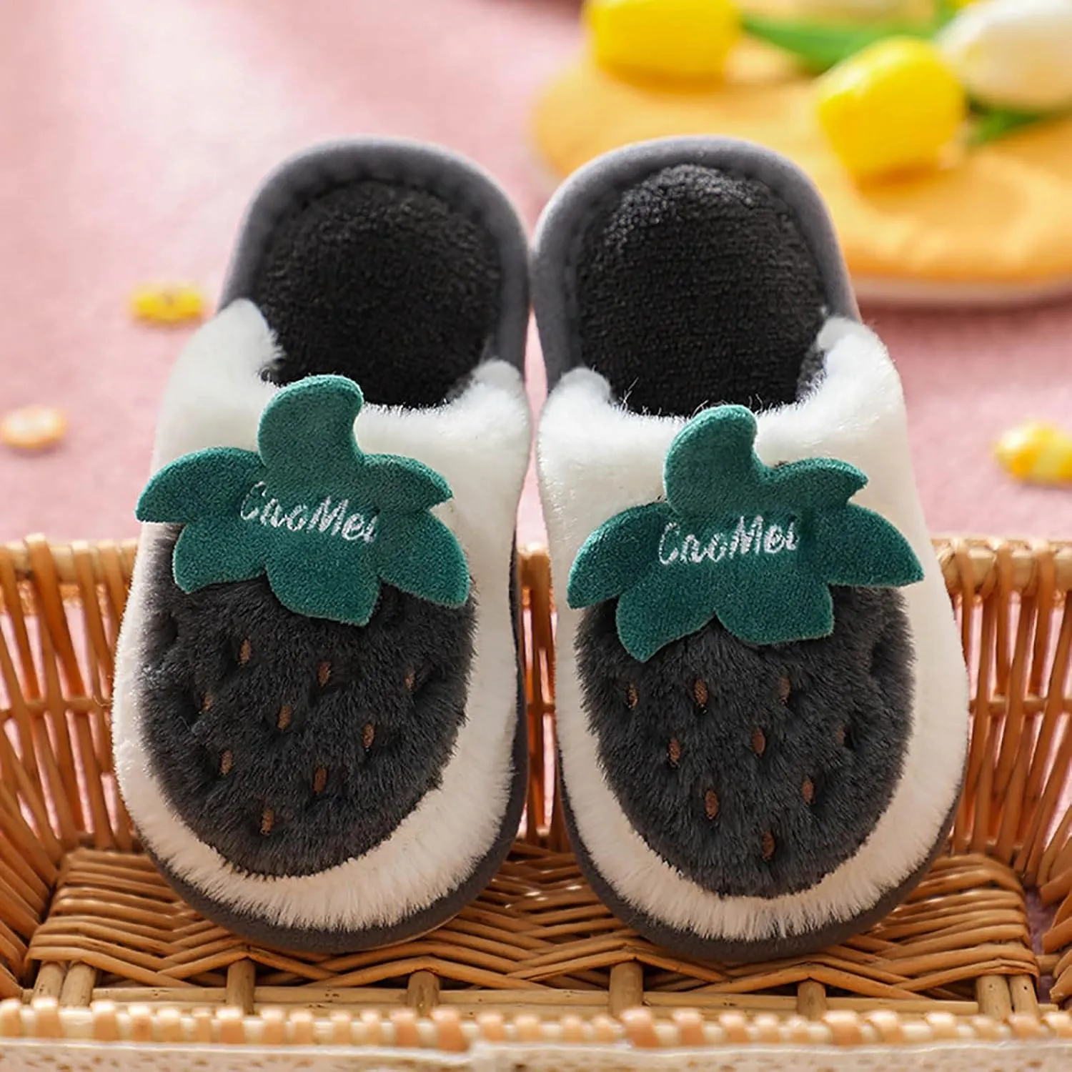 Pretty Slippers for Kids Cartoon Strawberry Pattern Bedroom Slippers For Kids Cotton Slippers Baby Girl Shoe