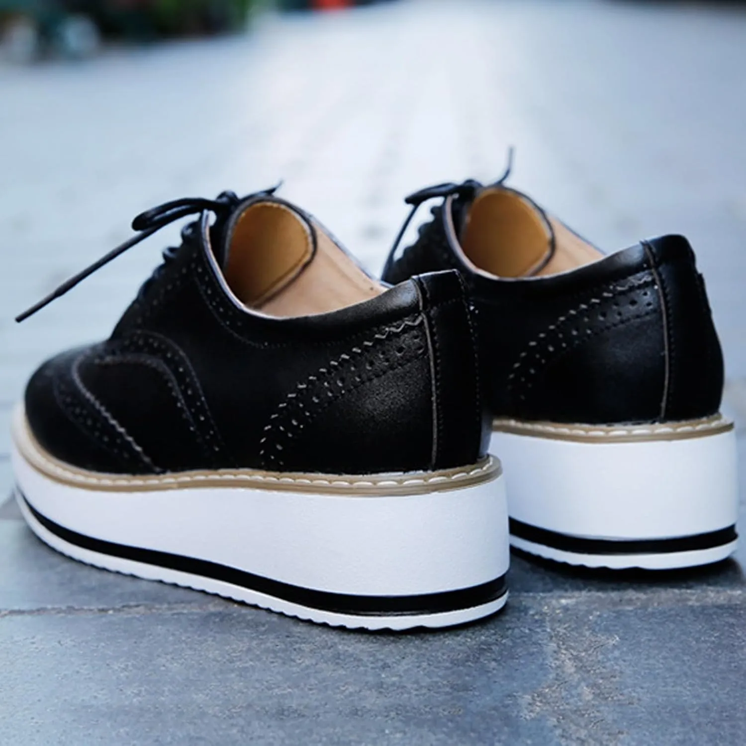 WUIWUIYU Women's Platform Lace-Up Wingtips Square Toe Oxfords Shoes