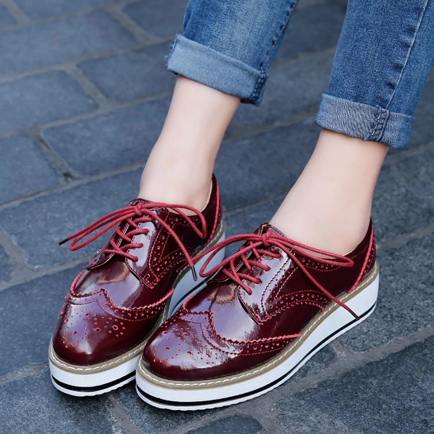 WUIWUIYU Women's Platform Lace-Up Wingtips Square Toe Oxfords Shoes